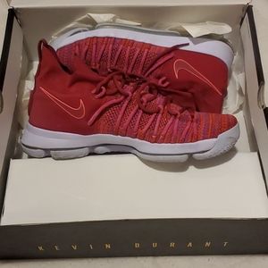 Used but good condition  🏀 sneakers.